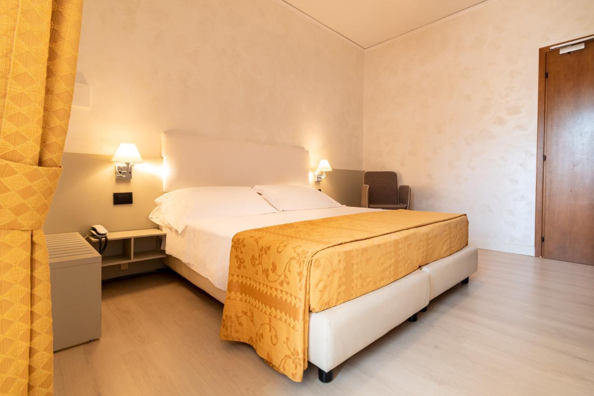 Continental B&B City Hotel بيبيوني الغرفة الصورة